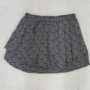 Free Hug Black/cream mini skirt with pleated front